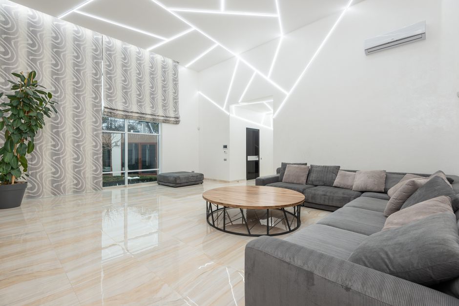 LED razsvetljava v sodobnem dnevnem prostoru
